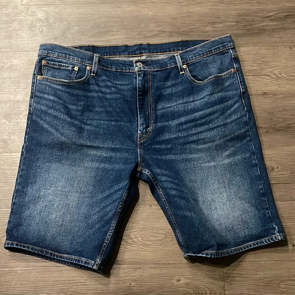 Levis excellent size